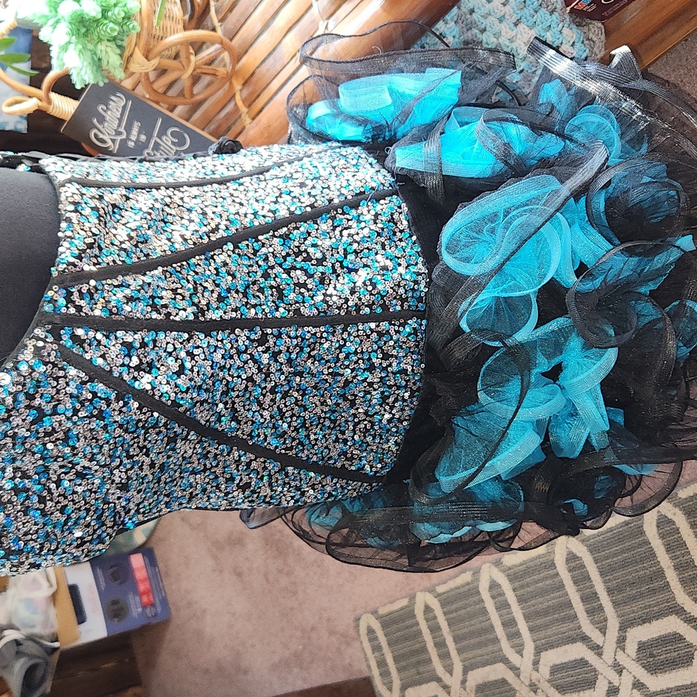 Ryler Matthew Prom Dress - Picture 4 of 10